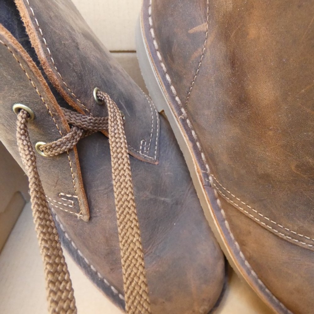 Clarks Collection Men’s Chukka Boot Brown, Size 8.5